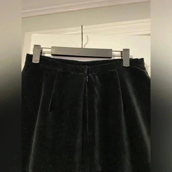 VTG Gianni Sport Black Velvet Midi Pencil Skirt Zip Lined Back Slit Size 10 - Picture 6 of 11